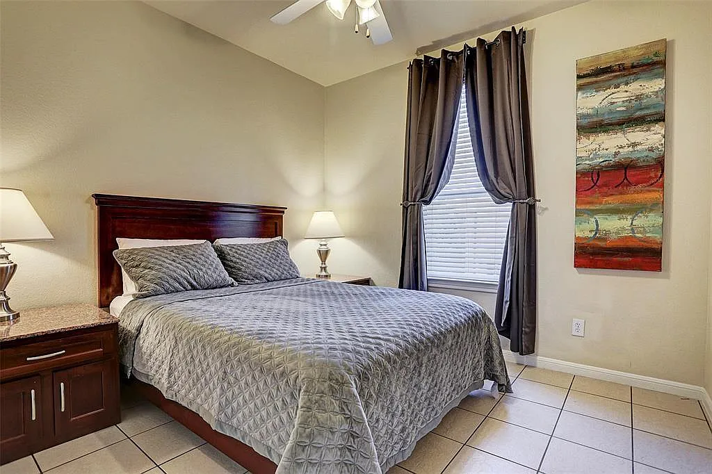 2 bed, 1.0 bath, 650 sqft, $1,688 — Photo 1
