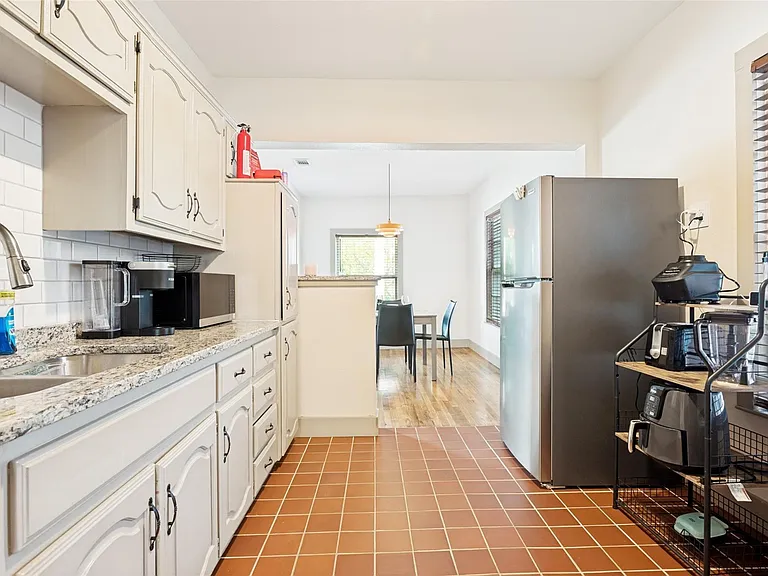 2723 Sharon St — Photo 13