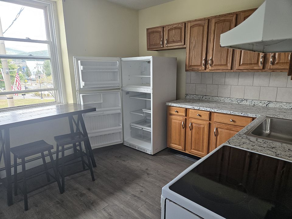 Eat in kitchen