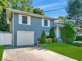 2795 Frankel Blvd, Merrick, NY 11566