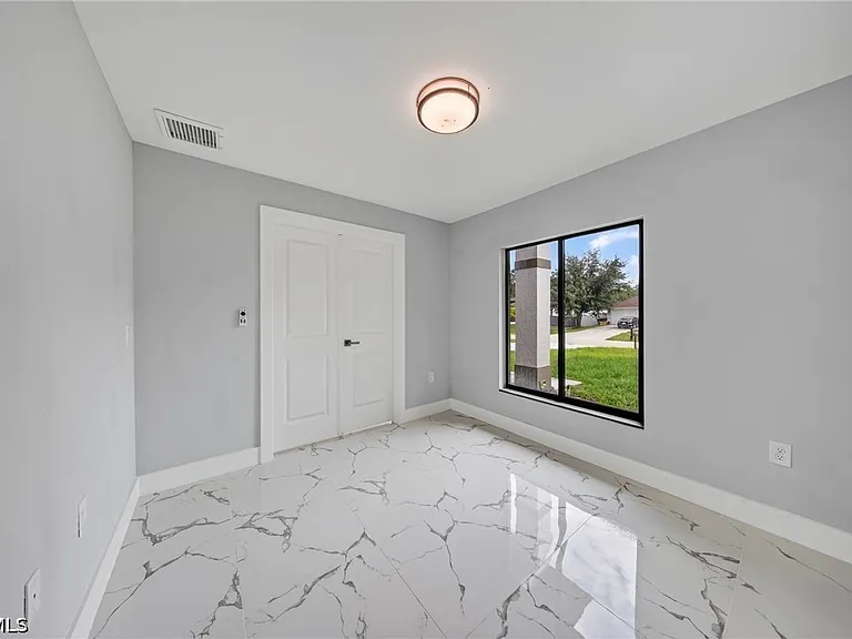 738 Sunrise Blvd — Photo 15