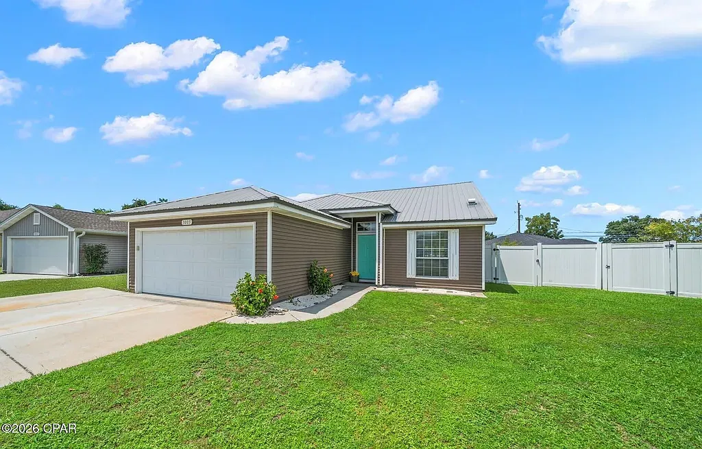 3 bed, $2,195 — Photo 1