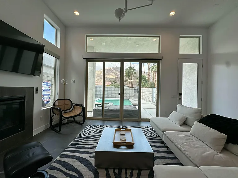 54620 Avenida Juarez — Photo 8
