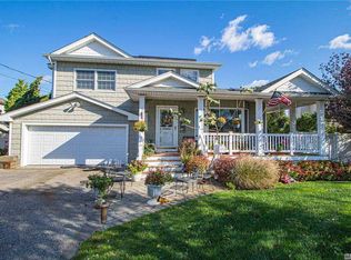 187 Secatogue Ln W, West Islip, NY