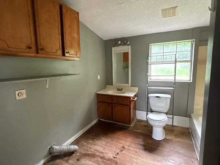 102 Tuxedo Dr — Photo 6