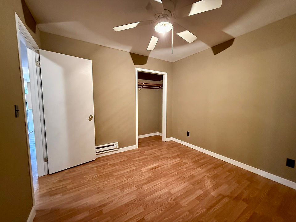 Bedroom with fan
