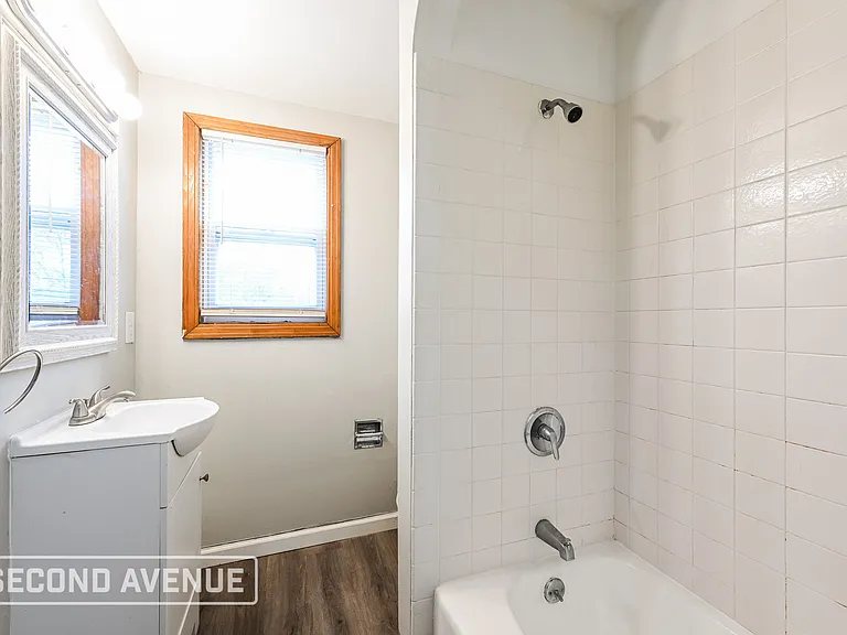 154 Collins Dr — Photo 17