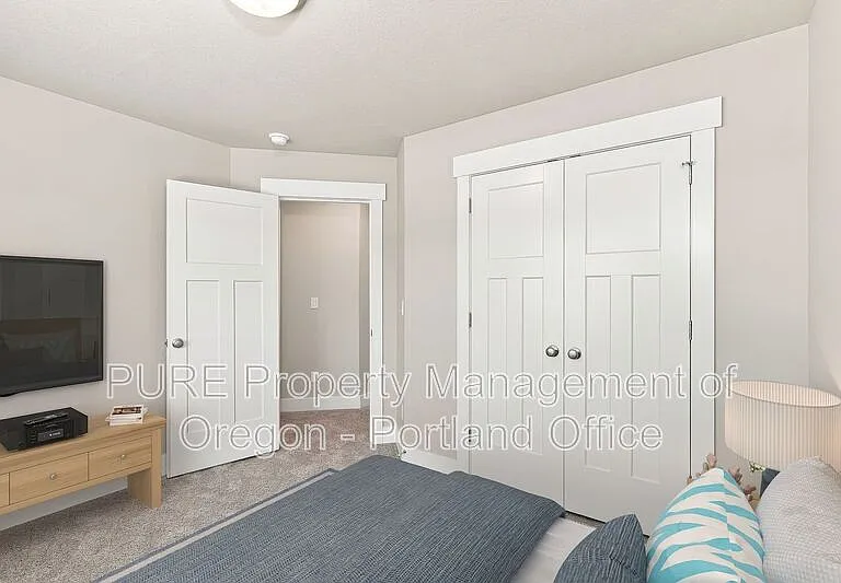 582 NE Alderwood Dr — Photo 11