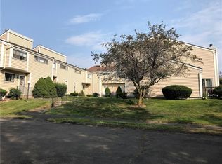 28 Jefferson Woods #28, Branford, CT 06405