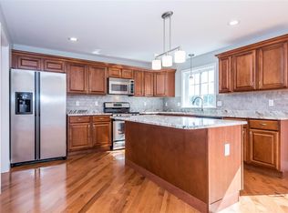 13 Canterberry Ct #A, Hudson, NH 03051