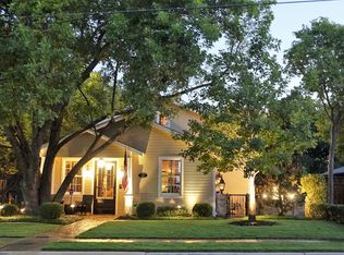310 E College St, Grapevine, TX 76051