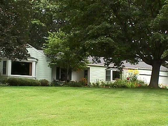 2nd image of 2 Creekwood Ln