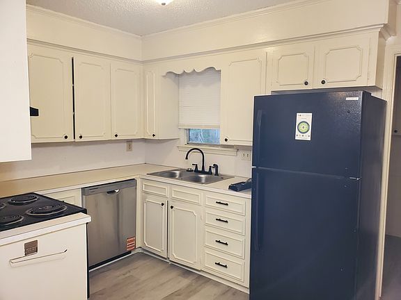 3rd image of 22 Rosemunn Dr Unit B