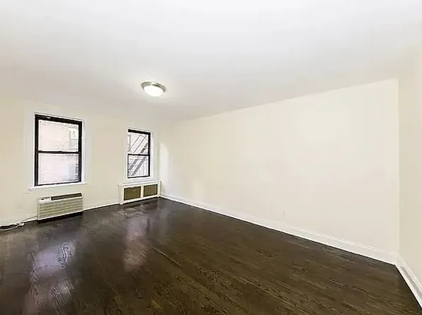344 East 55th Street 5B image 2 of 4