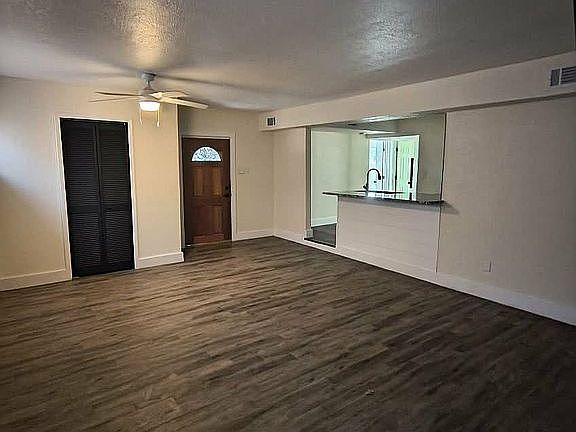 3rd image of 140 Doe Run Rd