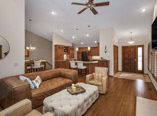 506 Holly Cir, Wayzata, MN 55391