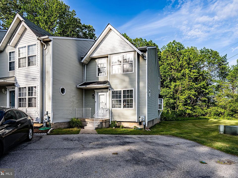 1st image of 370 Park Ln