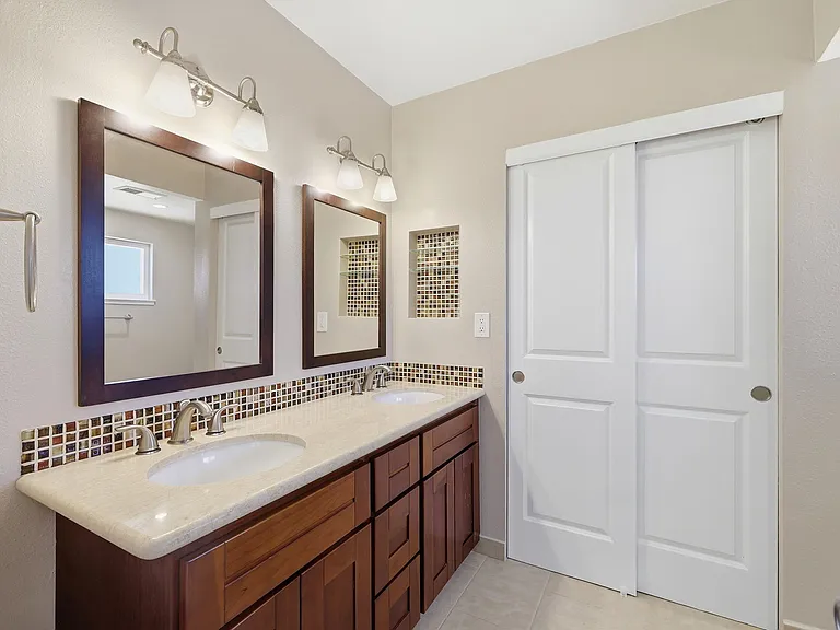 181 Piazza Way — Photo 39