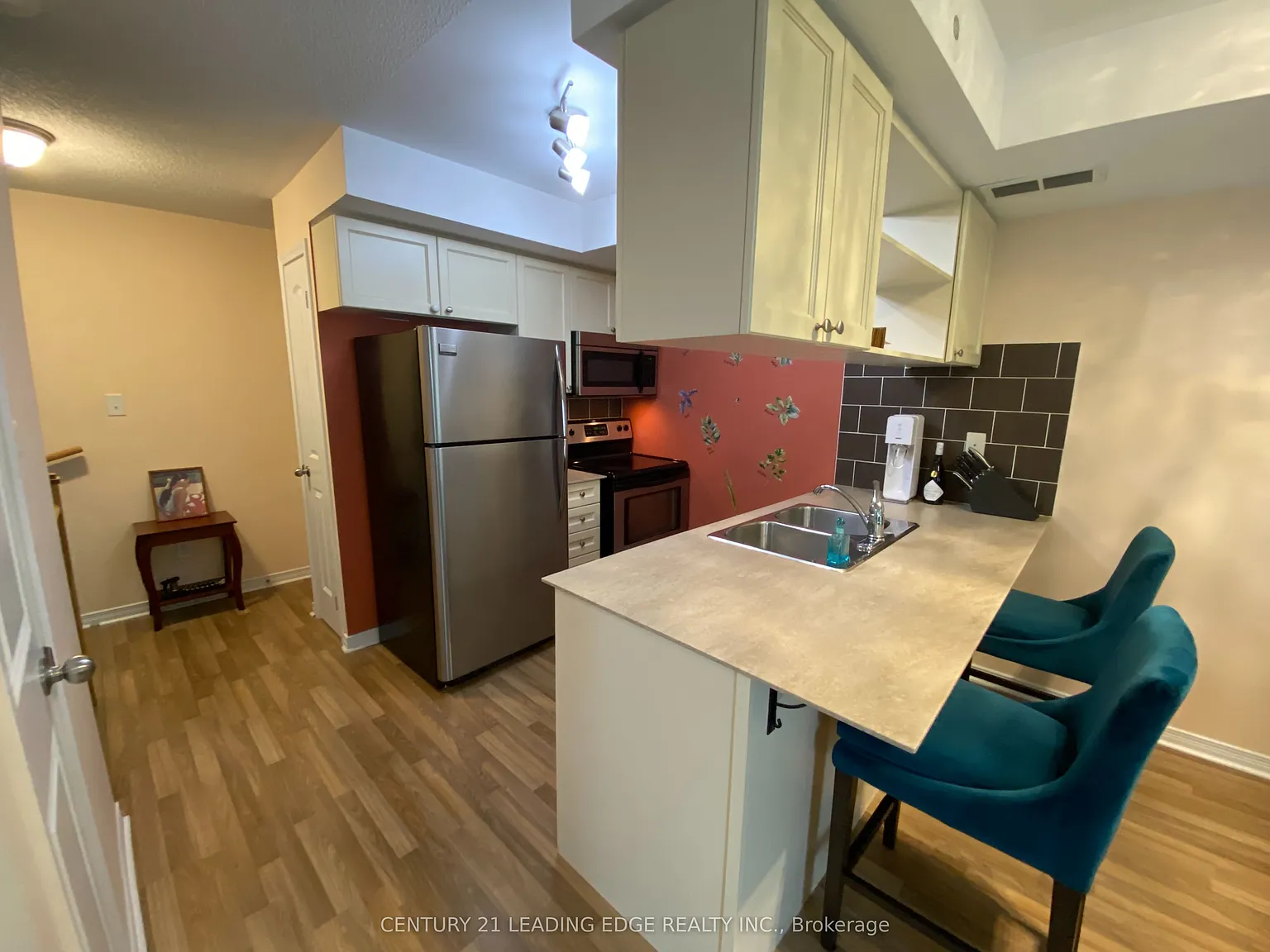 2 bed, $3,200 — Photo 2