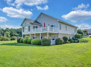 305 Lands End Cir, Union Hall, VA 24176