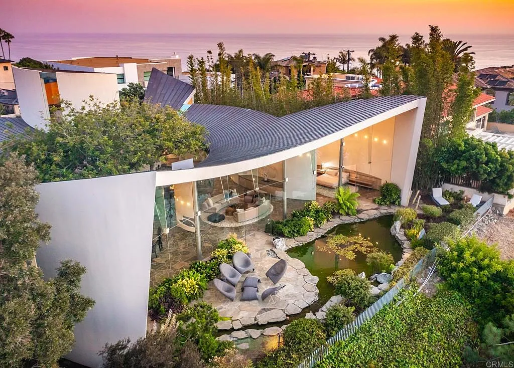Photo 2 of 21 - 724 Muirlands Vista Way - La Jolla, CA Building Photo - 724 Muirlands Vista Way