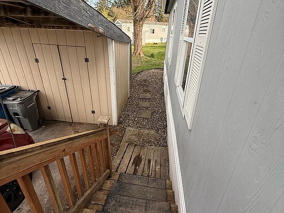 5th image of 21201 NE 58th St