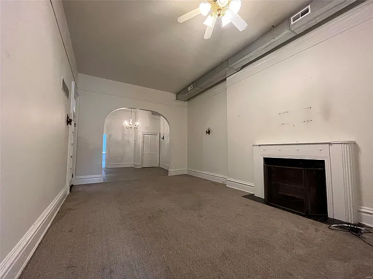123 W Saint Louis St — Photo 2