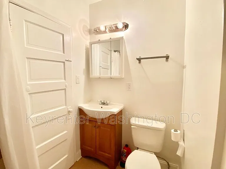 1204 Holbrook St NE #4 — Photo 15