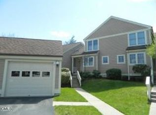 8 Brittania Dr, Danbury, CT 06811