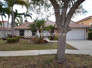 384 SW 188th Ave, Hollywood, FL 33029