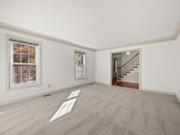 3rd image of 3397 Lyon Dr
