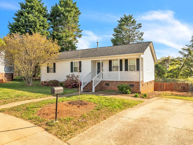 18 Genesis Ct #A — Photo 2