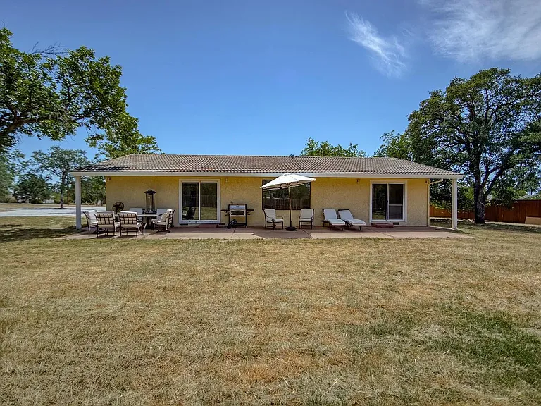 19282 Hollow Ln — Photo 32