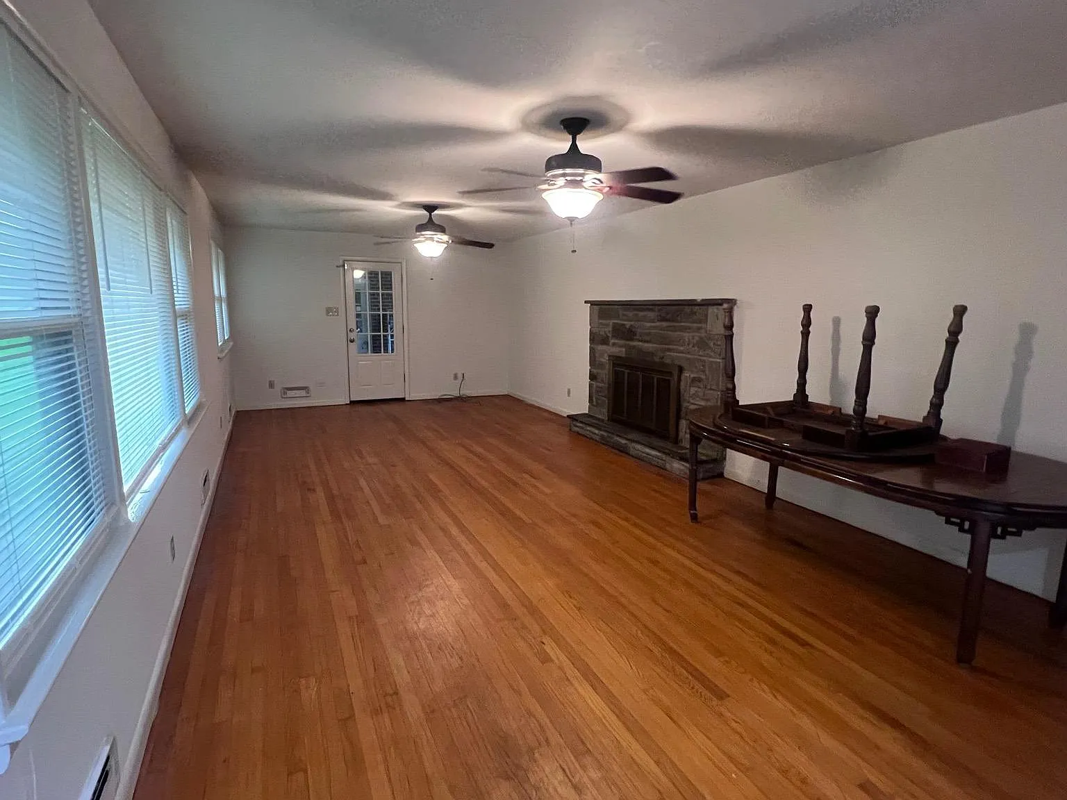 3 bed, 2736 sqft, $3,100 — Photo 4