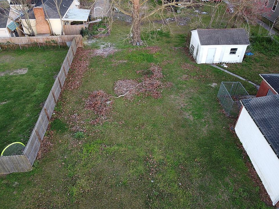 2nd image of 25 E Chalmette Cir