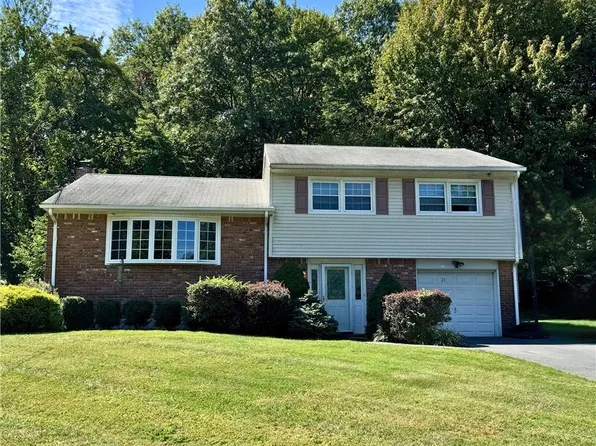 21 Greenridge Way, Spring Valley, NY 10977