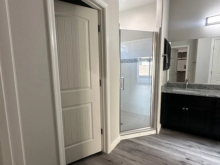 2743 Chambers Ave — Photo 17