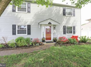 7 Tinder Rd, Levittown, PA 19056