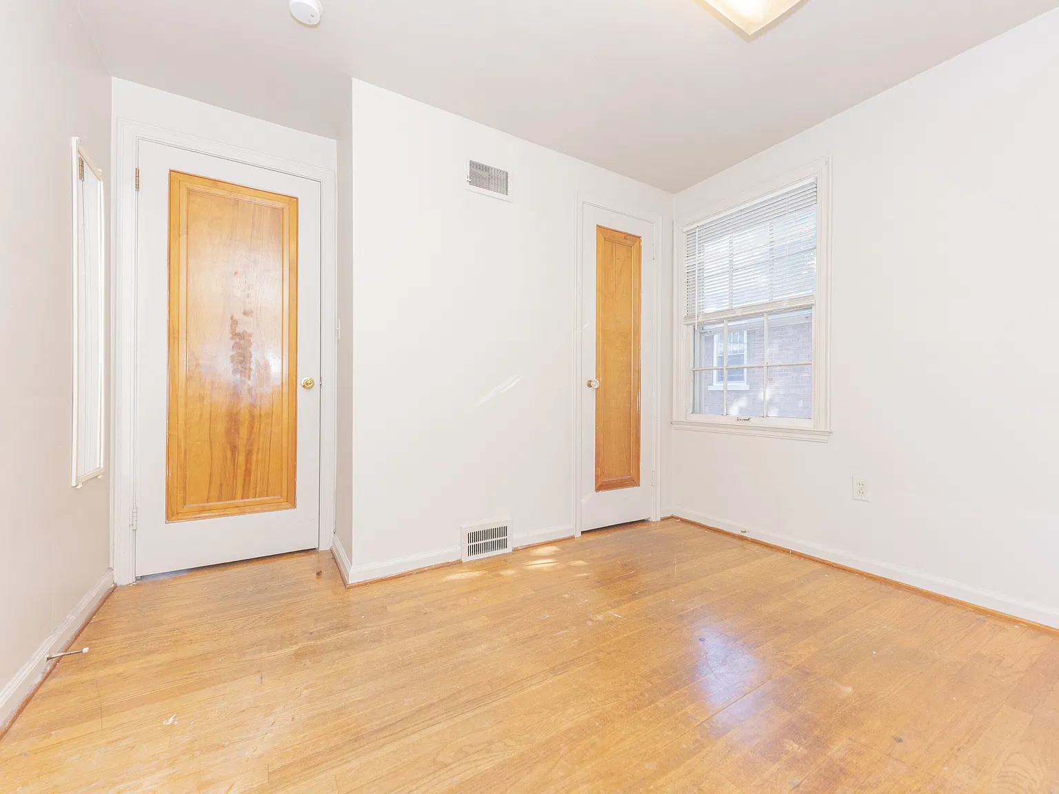 909 E Ann - 1 — Photo 3