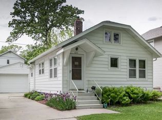 1051 16th St NE, Cedar Rapids, IA 52402