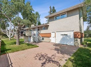 8832 34th Ave NW, Calgary, AB T3B1R8