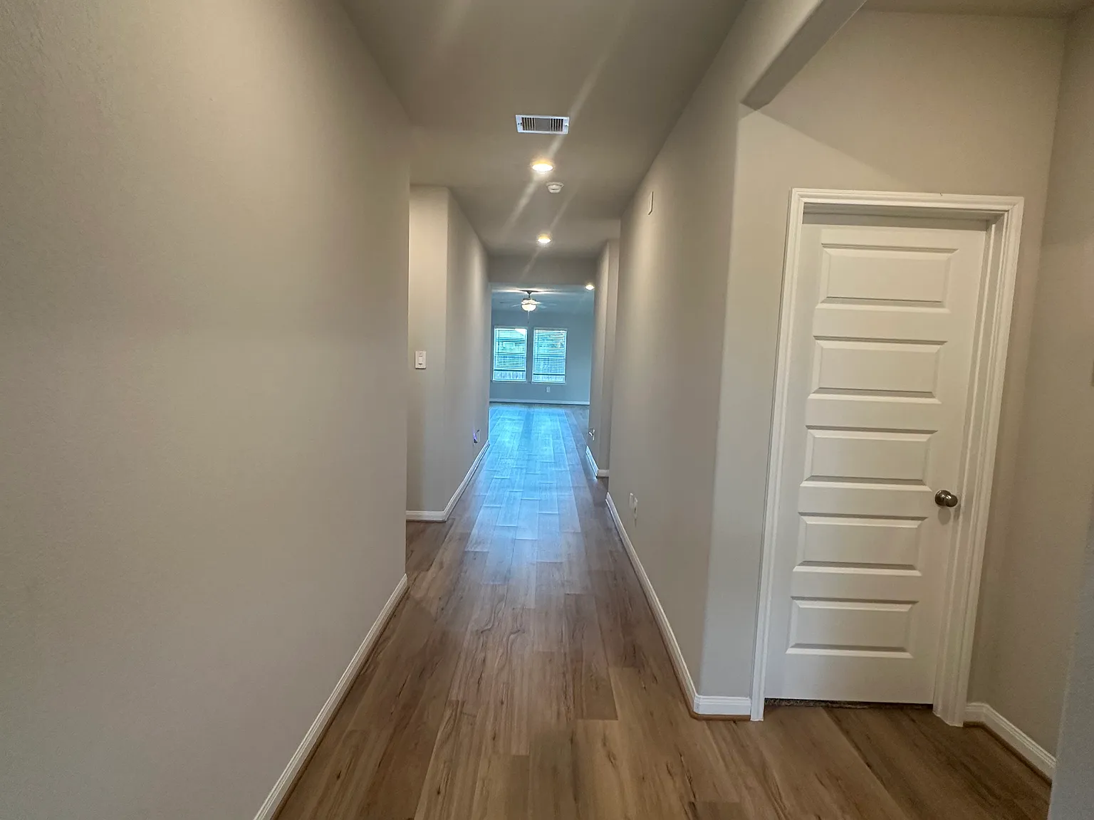4 bed, 2067 sqft, $2,640 — Photo 3