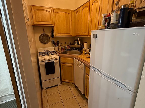 4th image of 116 W 73rd St APT 2B