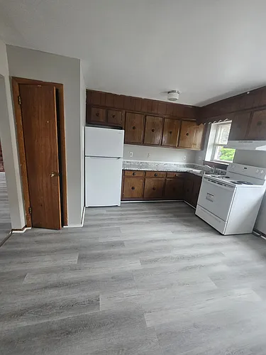 185 Thompson St Photo 1