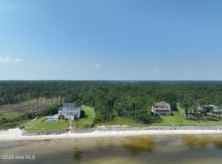478 Sandy Point Dr, Beaufort, NC 28516