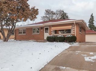 2916 S 72nd St, West Allis, WI 53219