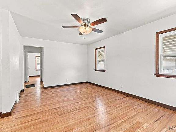 4th image of 1305 Washington St