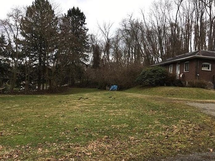 2nd image of 821 Stickles Ln
