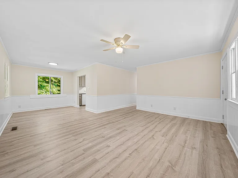 407 Veterans Dr — Photo 8