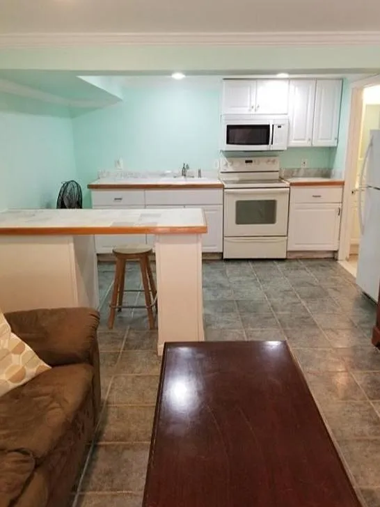 1 bed, 750 sqft, $1,600 — Photo 3